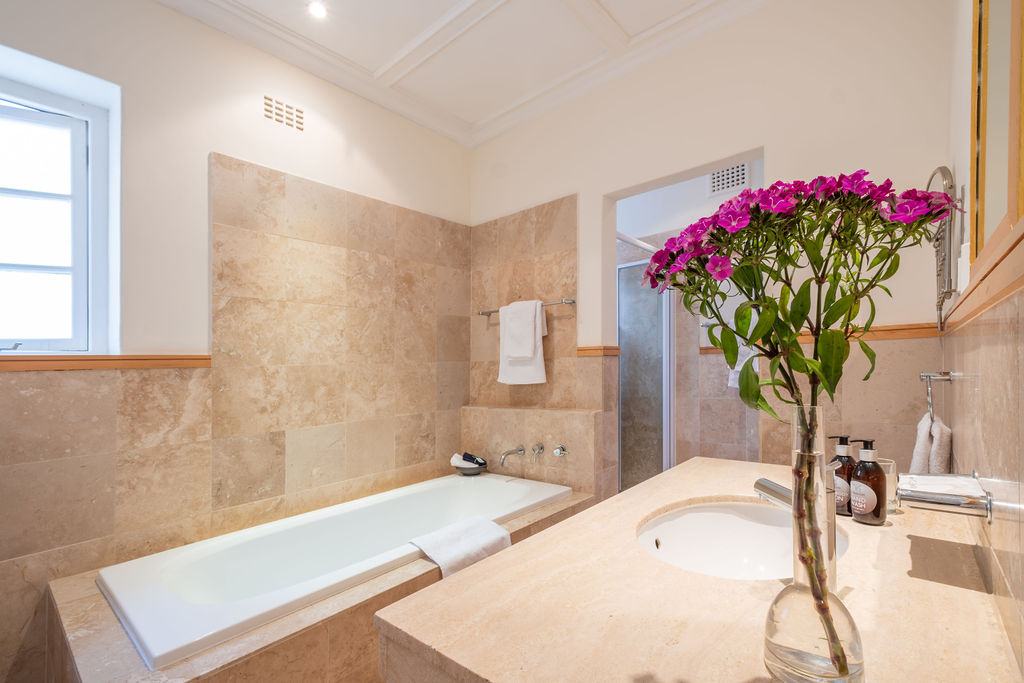 Mountain Side bathroom